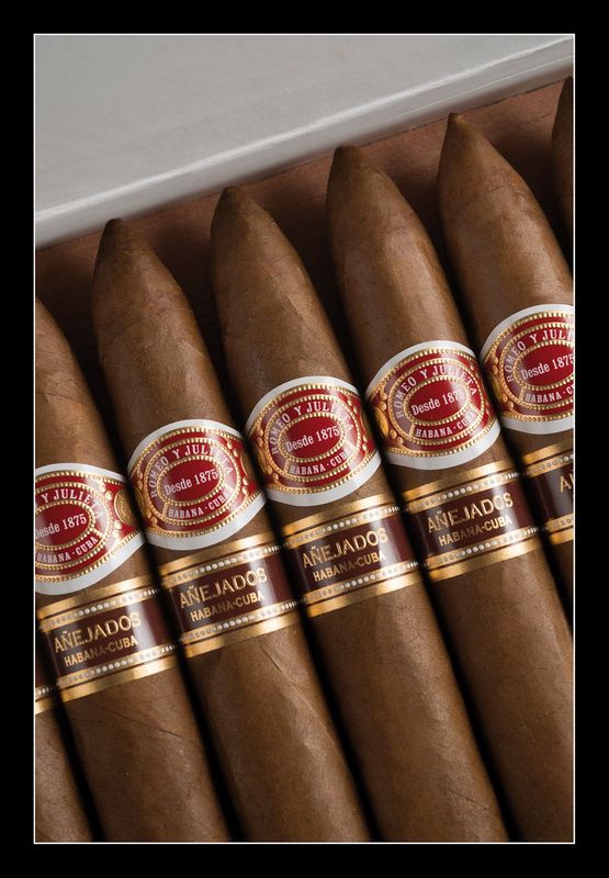 Romeo y Julieta Pirámides Añejados - Image 6