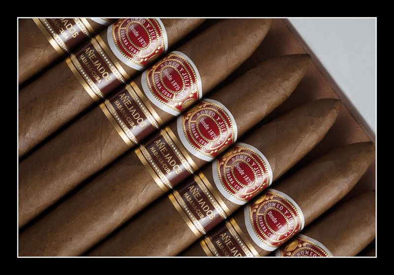 Romeo y Julieta Pirámides Añejados - Image 7